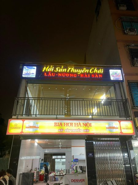 làm biển quảng cáo nhà hàng hải sản 2
