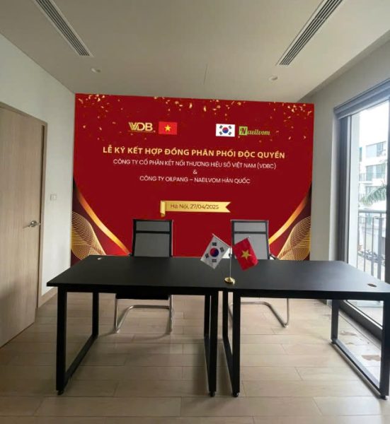In backrop lễ ký kết VDB