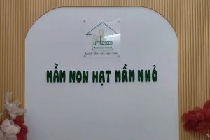 Làm biển chữ nổi mặt mica